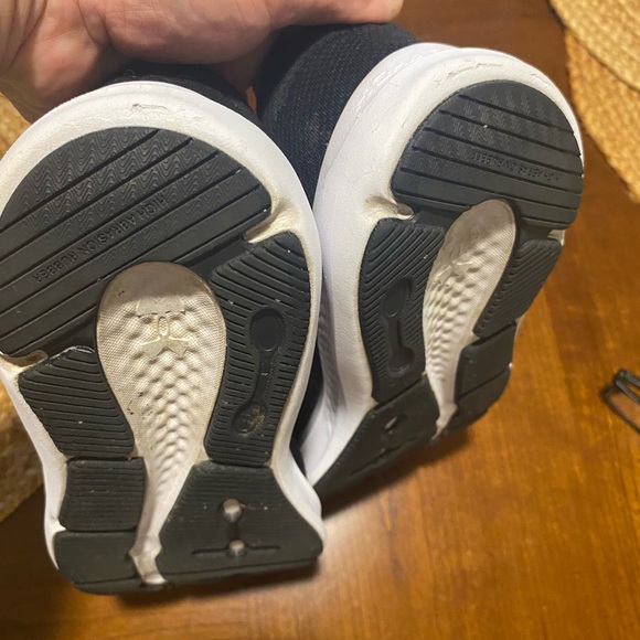 Under Armour shoes - Picture 8 of 9